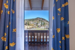 A balcony with a view of a hillside village. - Apartment 'Appartement Nr 3' with Shared Terrace, Shared Garden and Wi-Fi (Todtmoos)