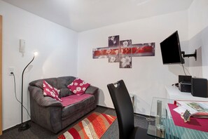 TV, lettore DVD, impianto stereo