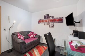 Tv, dvd-spelare och en stereo