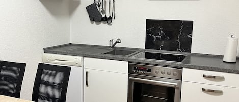 冰箱、微波炉、烤箱、洗碗机