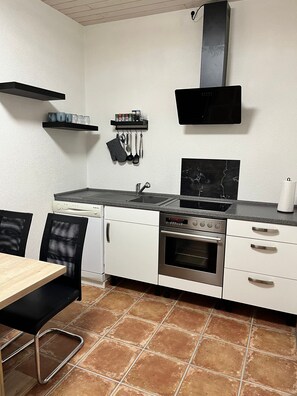 Refrigerador, microondas, horno, lavavajillas