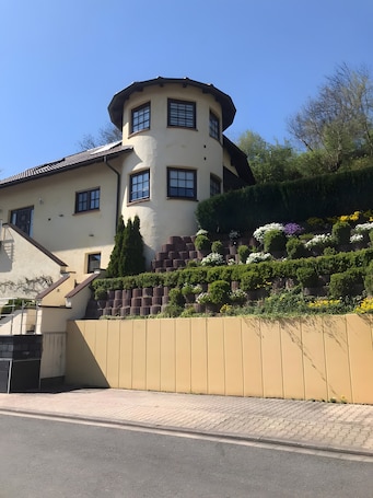 Exterior. Apartment 'Gemütliche Einliegerwohnung' with Wi-Fi