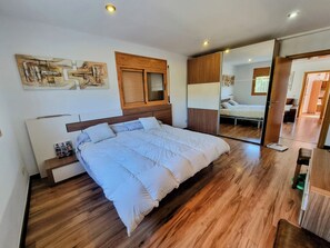 5 chambres, fer et planche à repasser, Wi-Fi gratuit, draps fournis