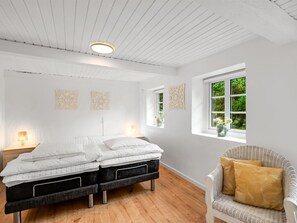 4 عدّة غرف نوم وخدمة الإنترنت