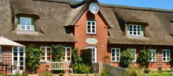 Apartment 'Louisenkate' with Private Terrace, Private Garden and Wi-Fi