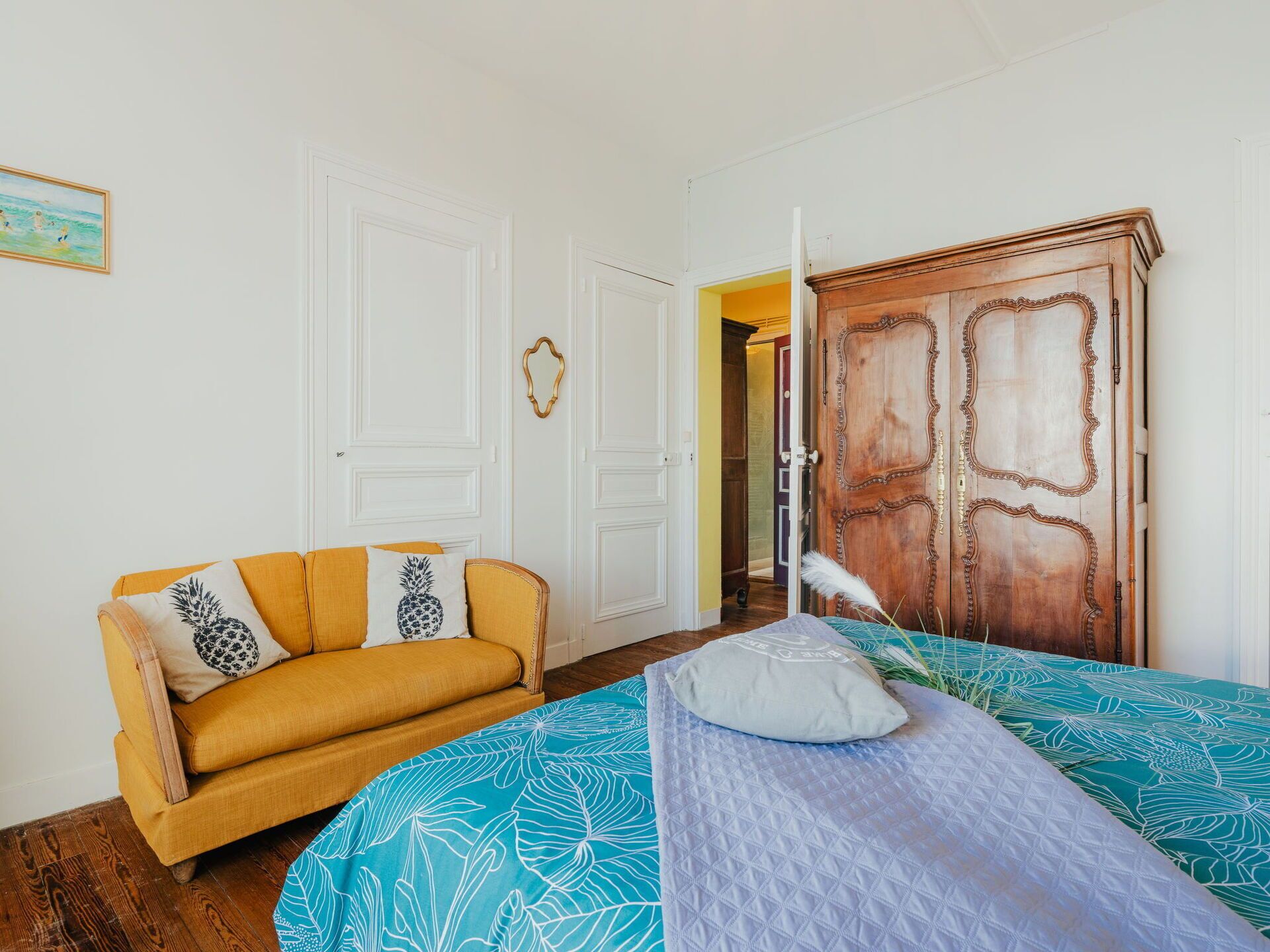 Meubles, Propriété, Bâtiment, Confort, Cadre, Bleu Azur, Porte, Textile, Bois, Design Intérieur