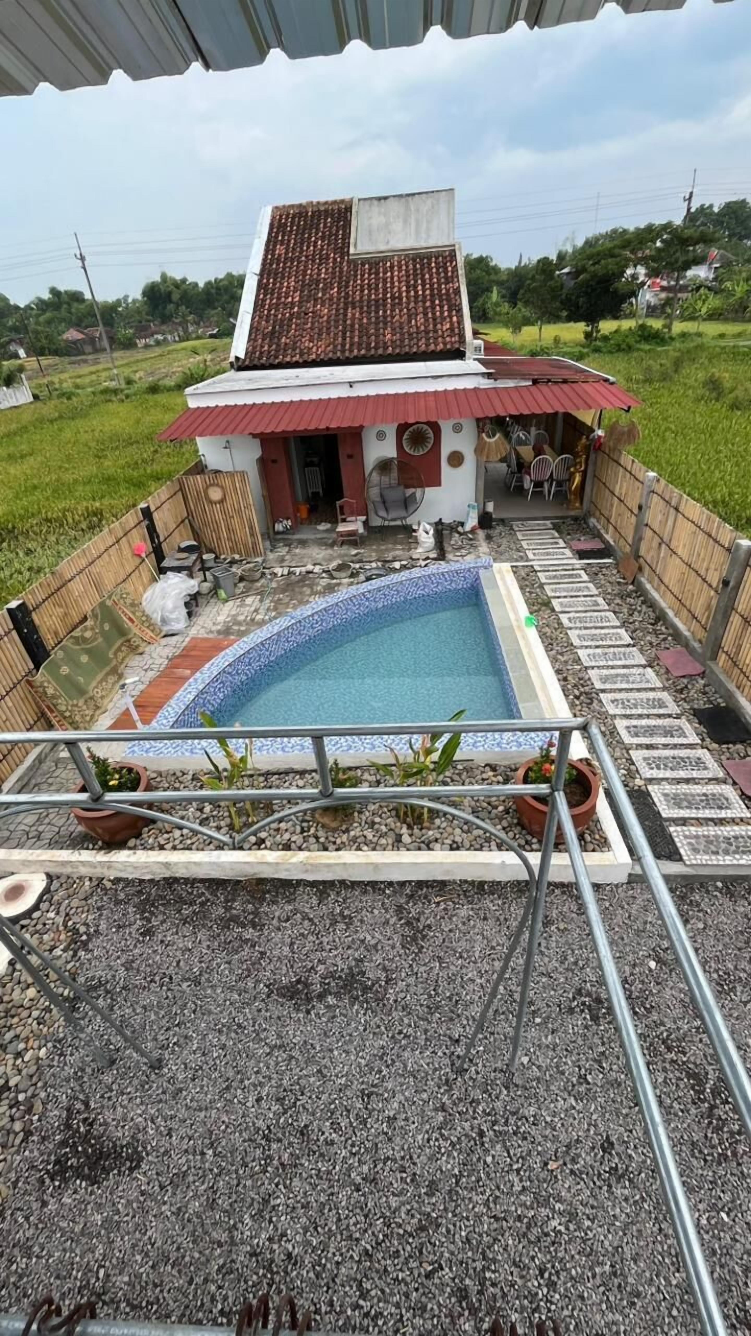 Hồ bơi ngoài trời 