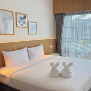 Chambre Double Deluxe, accès piscine | Surmatelas, coffres-forts dans les chambres, décoration personnalisée