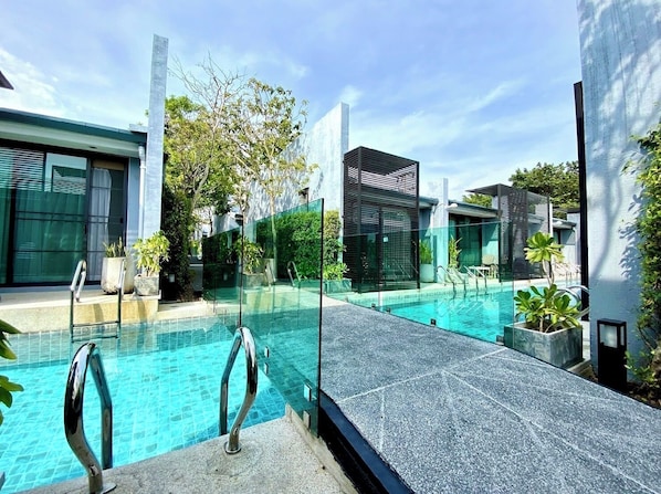 Kolam renang terbuka