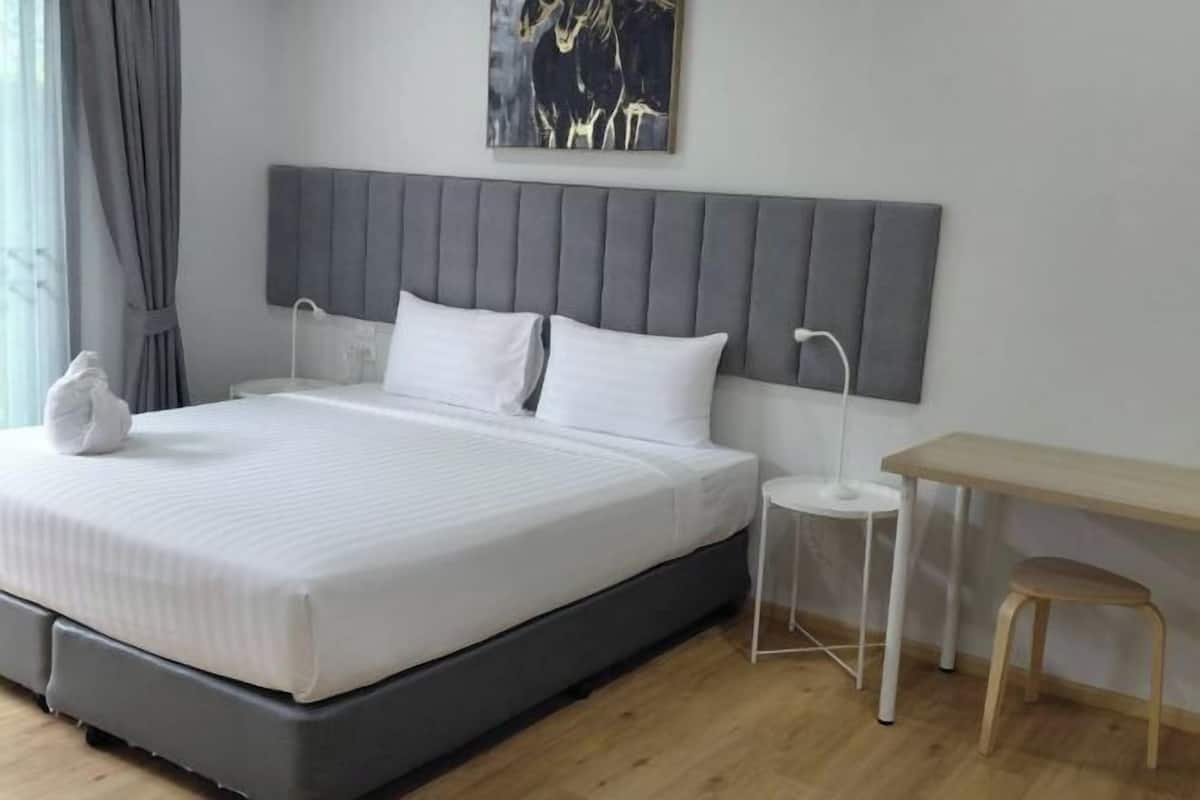 Pillowtop beds, in-room safe, individually decorated, desk
