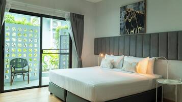 One Bedroom Bungalow | Pillow-top beds, in-room safe, individually decorated, desk