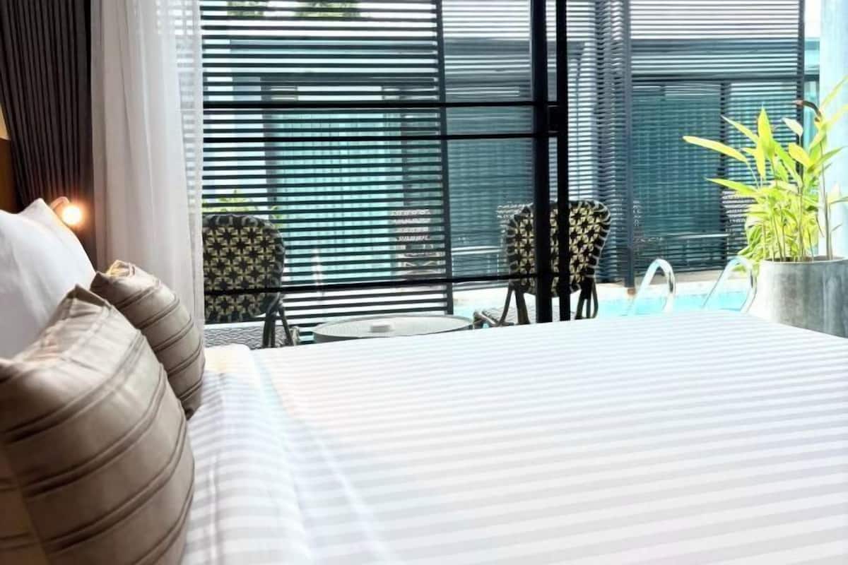 Pillowtop beds, in-room safe, individually decorated, desk