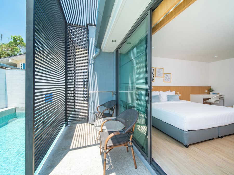 Premier Deluxe Pool Access | Camas com colchões pillow-top, cofres nos quartos