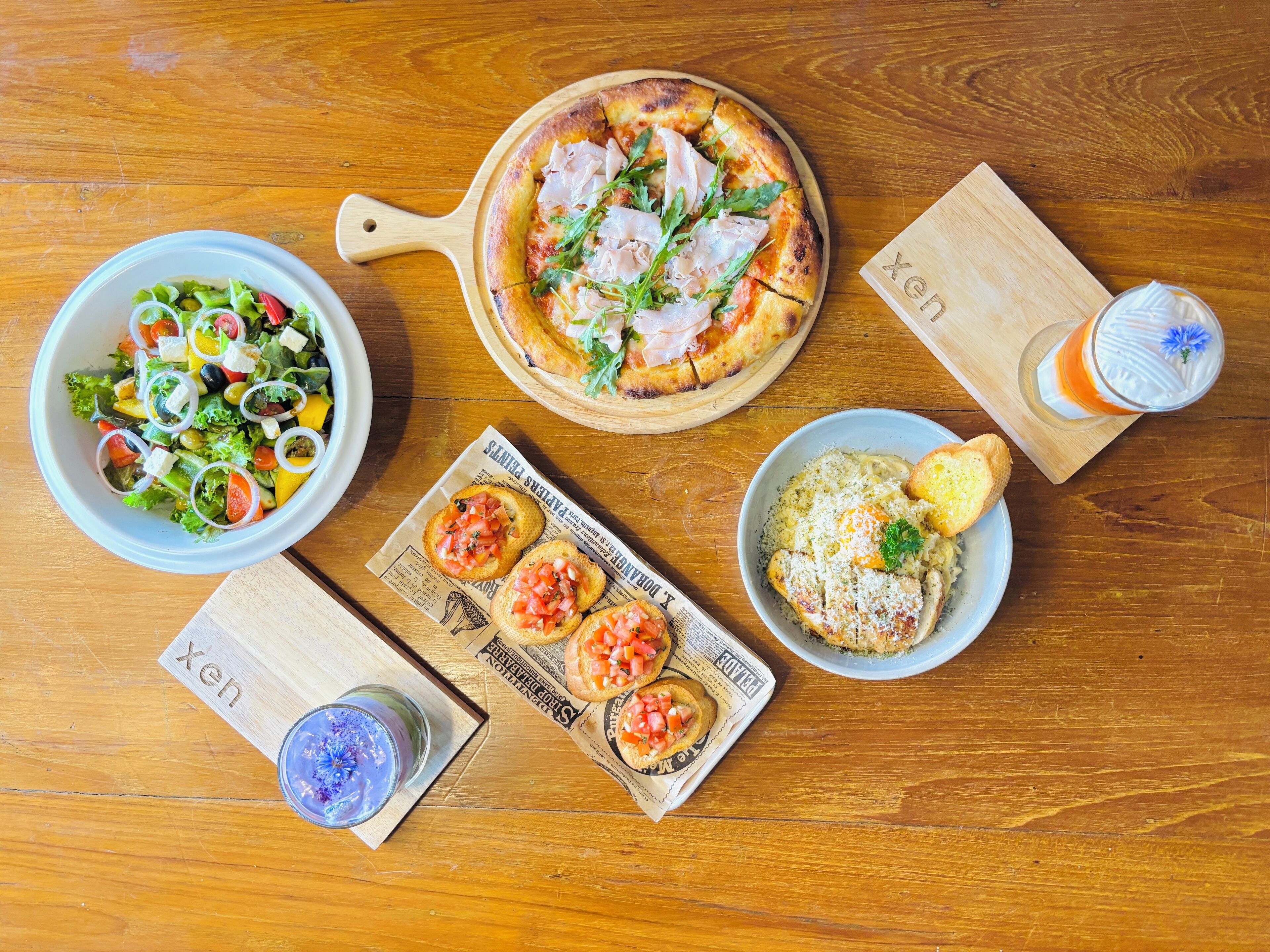 Breakfast, lunch, dinner served; Fusion cuisine 