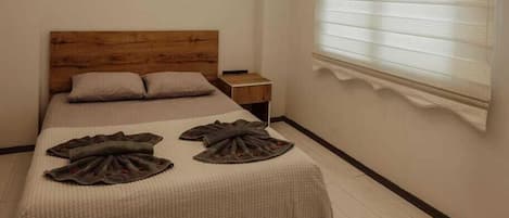 Condo phong cách cổ điển, không hút thuốc | Bàn, khu vực làm việc phù hợp cho laptop, phòng cách âm