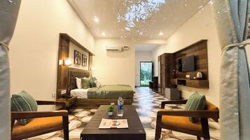 Superior Double Room | Rollaway beds, free WiFi, bed sheets