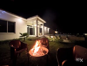 Façade de l’hébergement - soirée/nuit