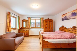 5 makuuhuonetta, vauvan matkasänky, ilmainen Wi-Fi