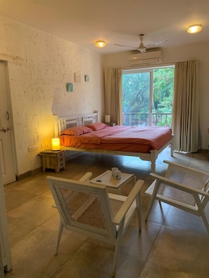 Estudio Deluxe | 1 dormitorio, espacio para trabajar con un portátil, wifi gratis