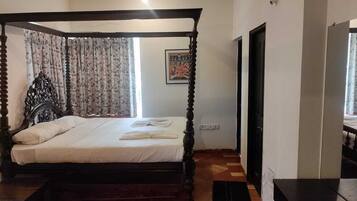 Family Apartment | Laptop workspace, free WiFi