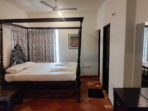 Family Apartment | Laptop workspace, free WiFi