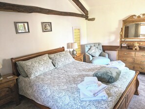 4 bedrooms, iron/ironing board, travel cot, free WiFi