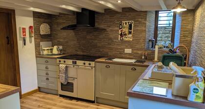 Yorkshire Dales Holiday Cottage in Dent. Self-catering, pet-friendly, sleeps 8.