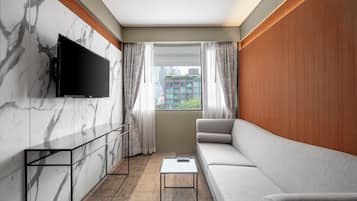 Suite junior, 1 habitación, vista a la ciudad | 1 habitación, wifi gratis y ropa de cama
