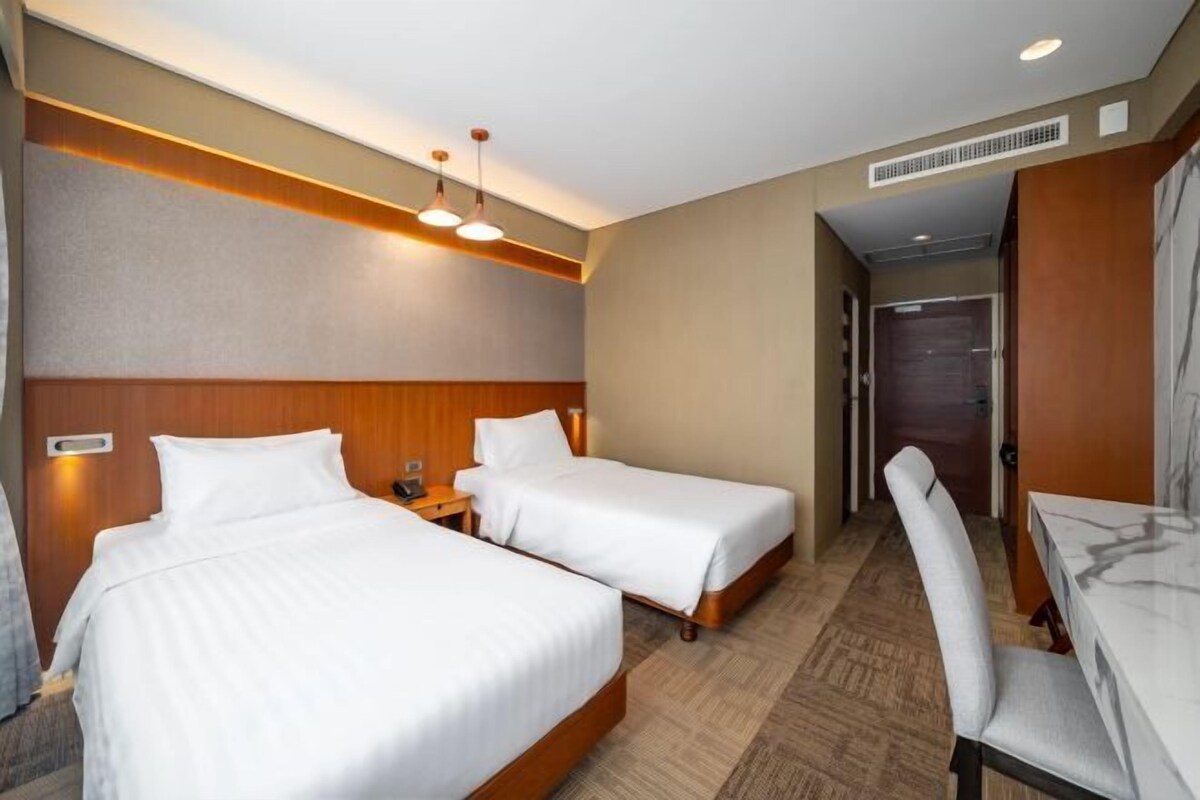 WiFi (free), bed sheets