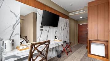 Habitación doble estándar, vista a la ciudad | 1 habitación, wifi gratis y ropa de cama