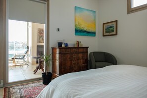 3 bedrooms, in-room safe, desk, iron/ironing board