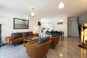Smart TV, fireplace, books - Villa Caretta – 3 Bedrooms, Private Pool, 10 Min Walk to Old Town of Kalkan (Kas)
