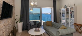 Villa Simpleza - Six Bedroom Villa with Private Pool and Jacuzzi