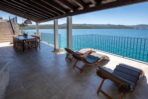 Villa Simpleza - Six Bedroom Villa with Private Pool and Jacuzzi