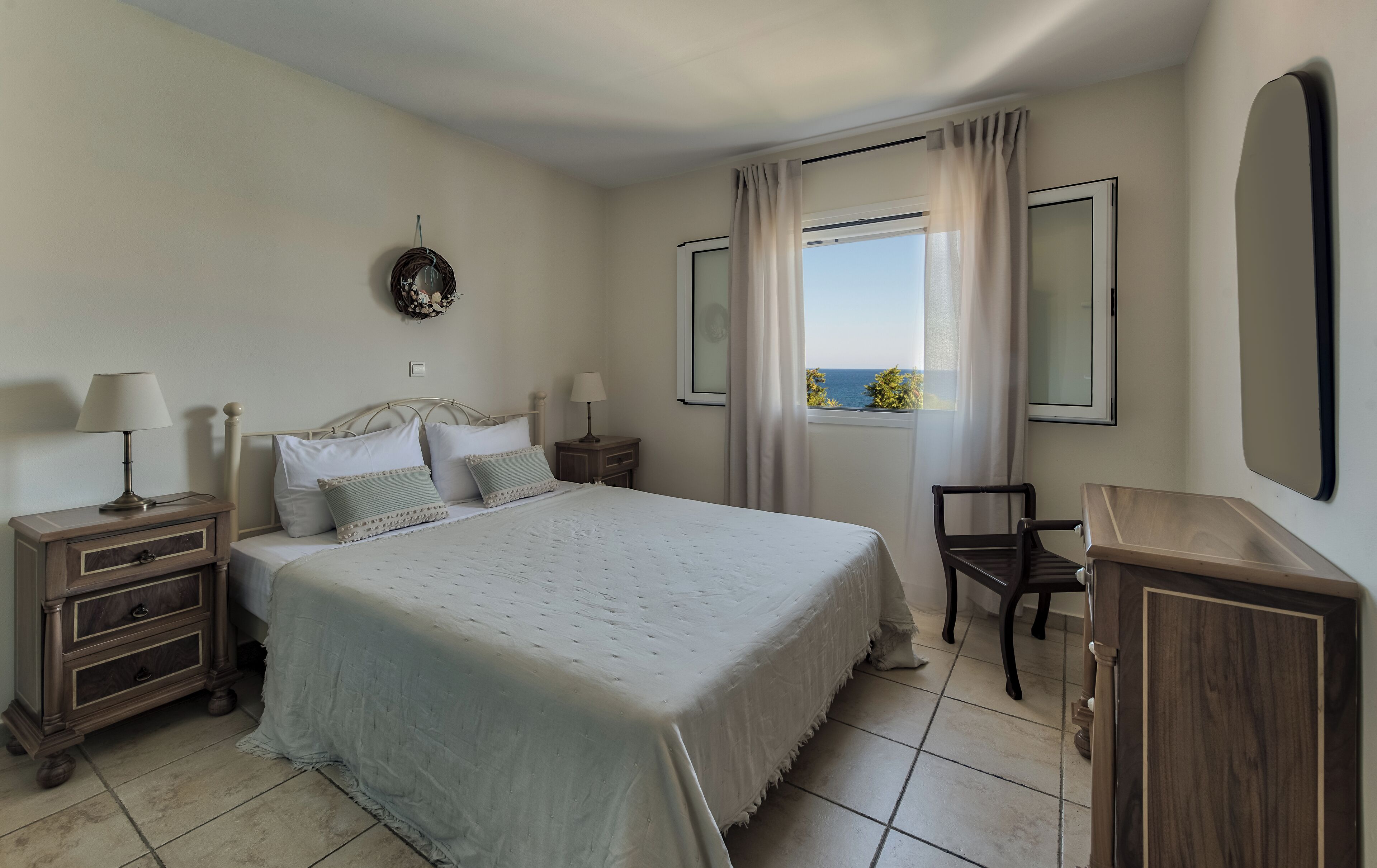 2 bedrooms, desk, iron/ironing board, Internet