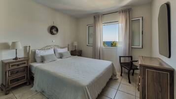 2 bedrooms, desk, iron/ironing board, Internet