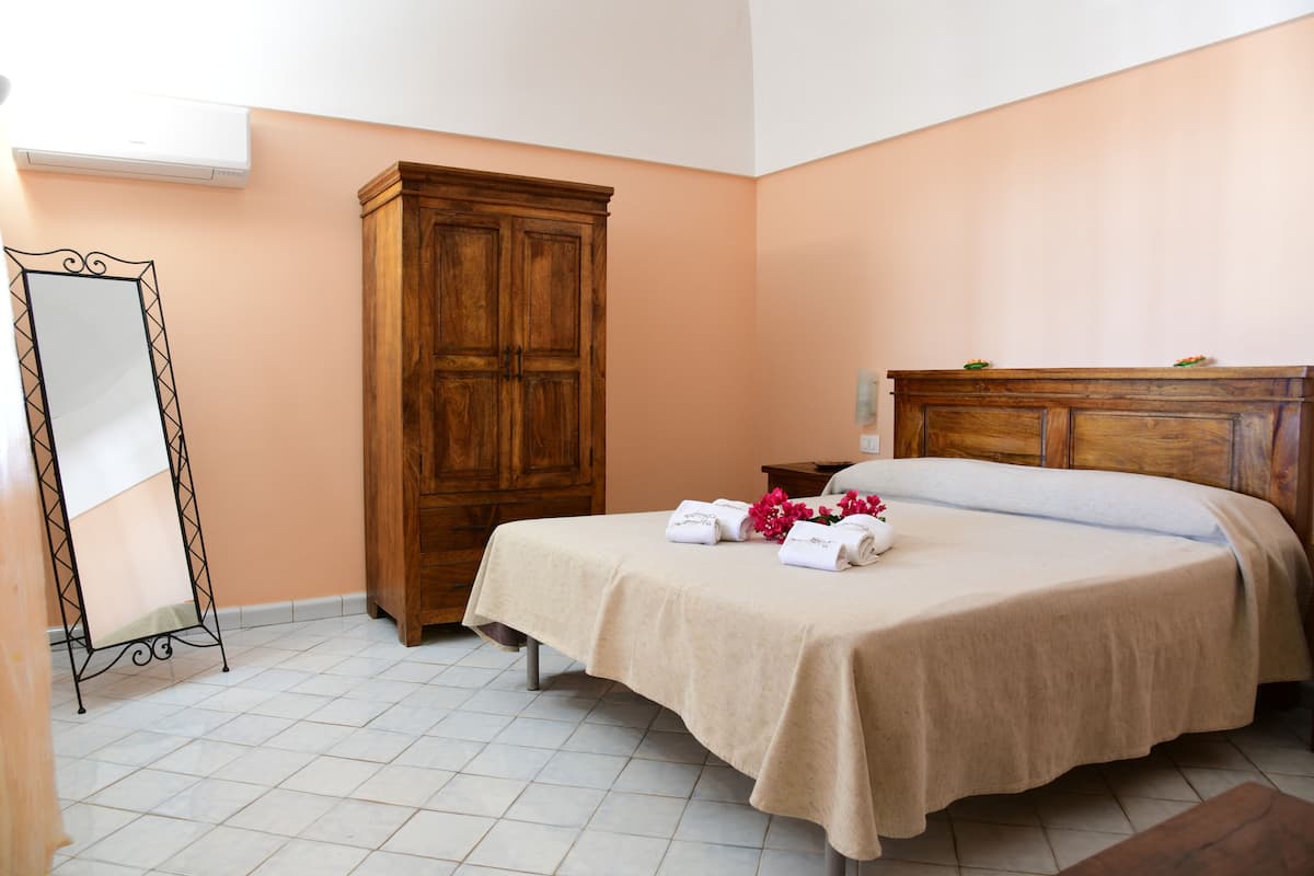 Comfort-Apartment, Meerblick | 2 Schlafzimmer, Bügeleisen/Bügelbrett, kostenloses WLAN
