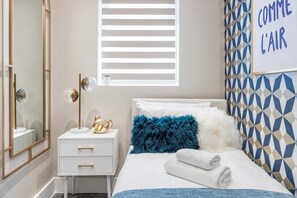 2 habitaciones, tabla de planchar con plancha, cuna de viaje y wifi