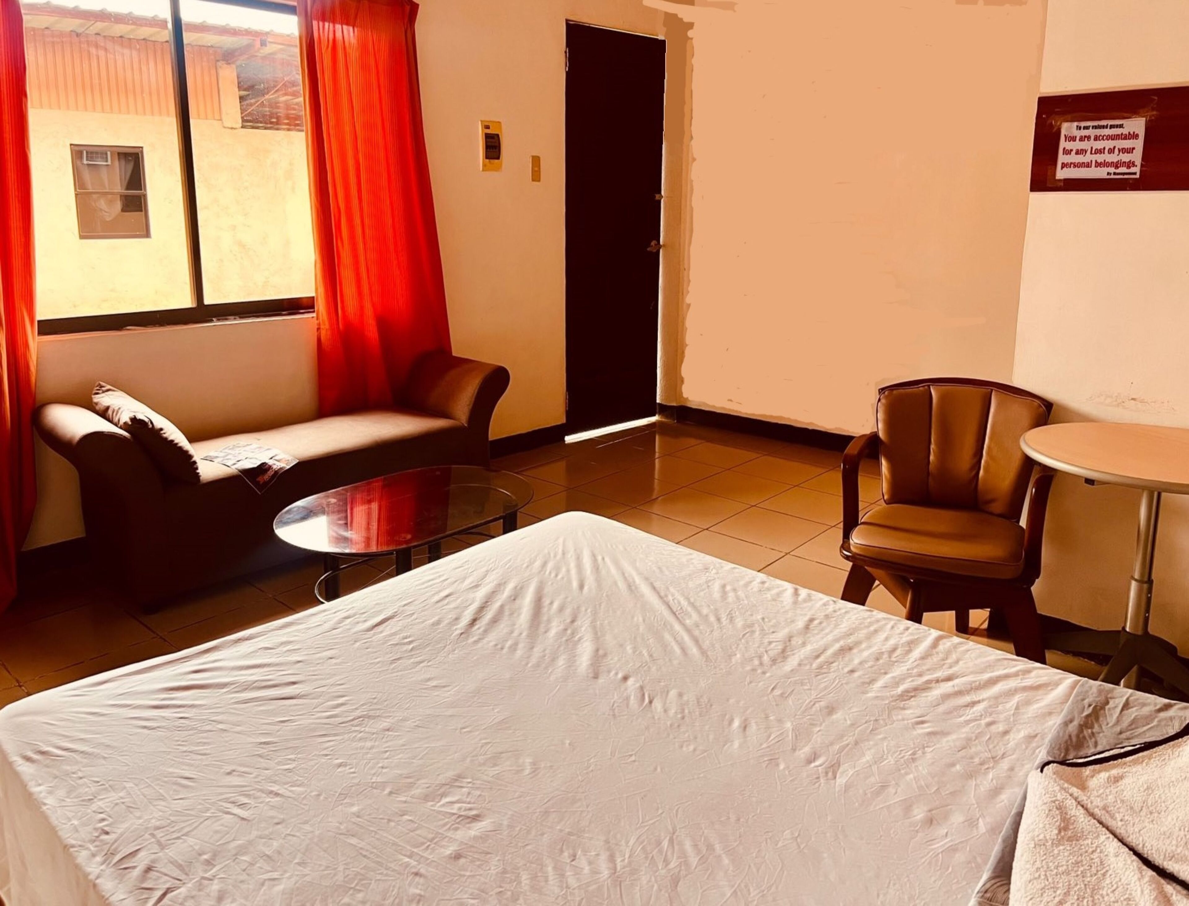 Laptop workspace, soundproofing, free WiFi, bed sheets