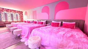 Bridal Suite For 9 Person | Premium bedding, in-room safe, desk, laptop workspace - Yellow Bee Resort Cililitan  (Jakarta)