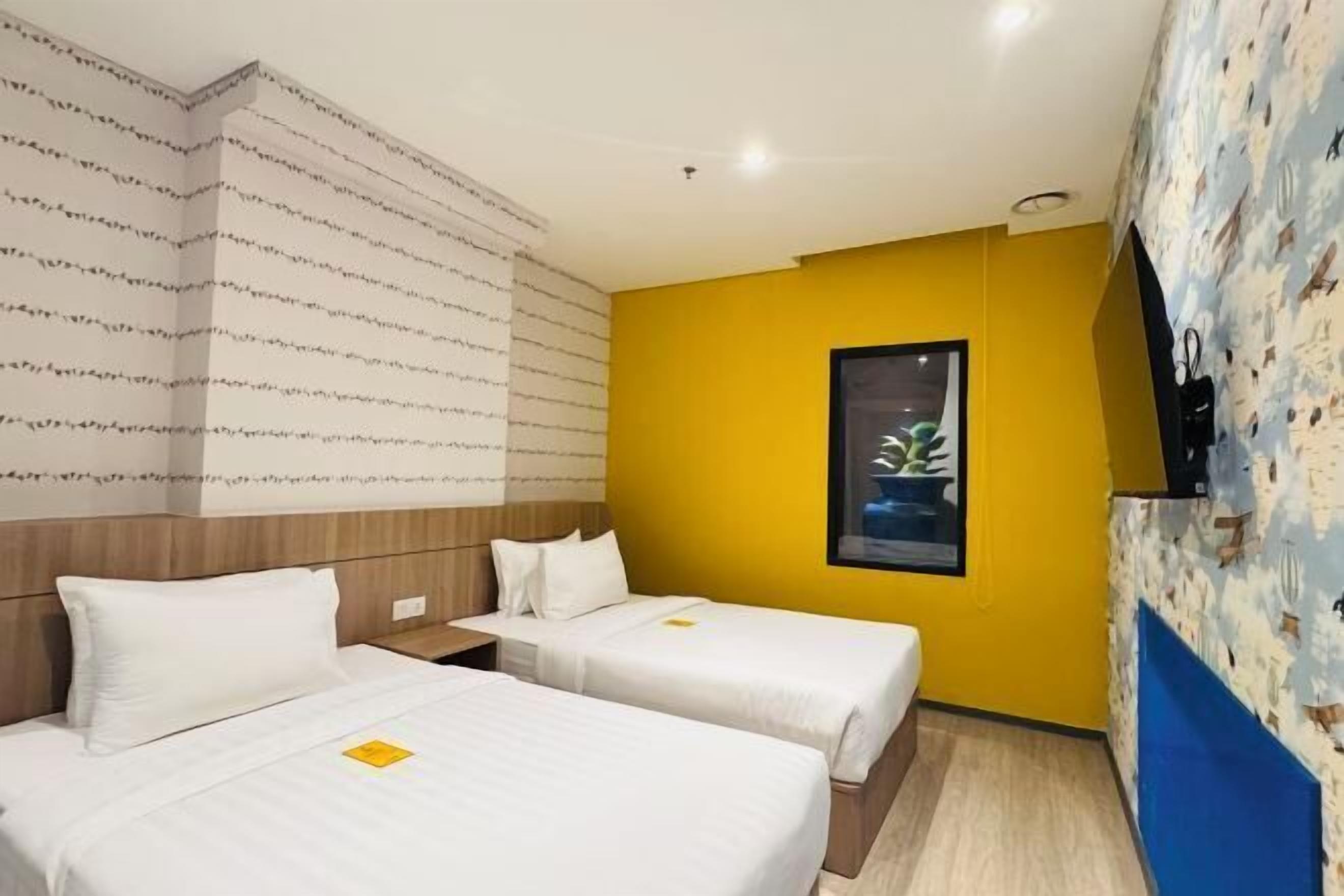 Premium bedding, in-room safe, desk, laptop workspace