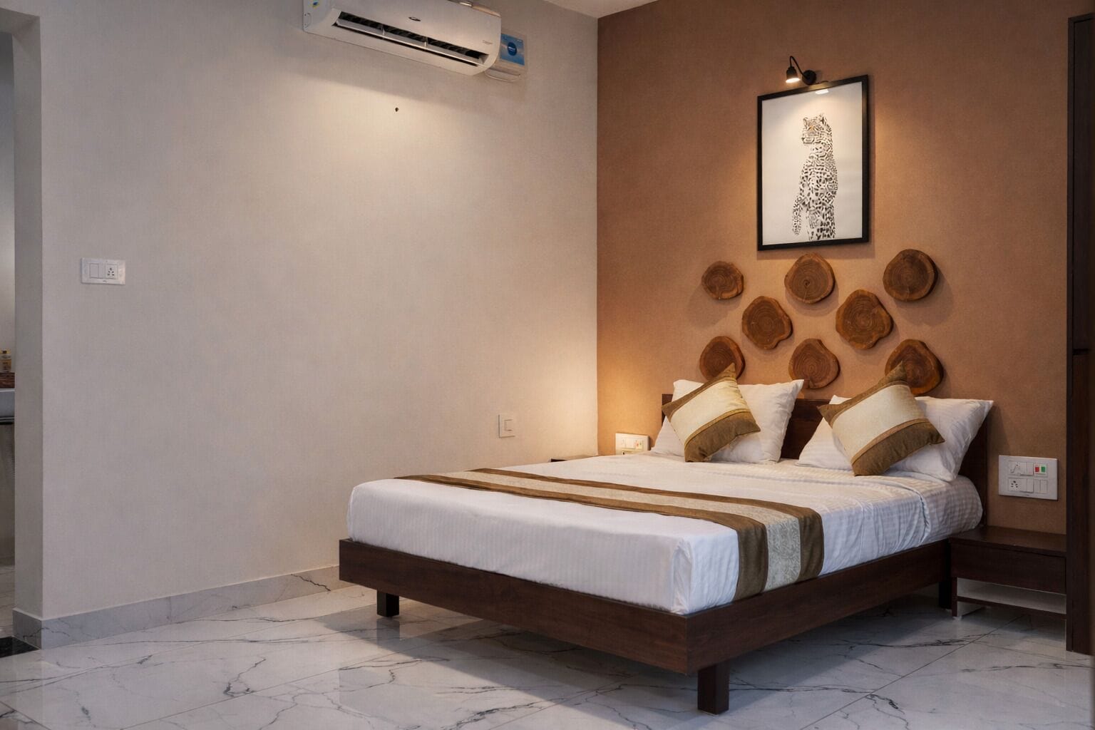 Desk, blackout curtains, free WiFi, bed sheets