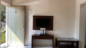 Caja de seguridad en la habitación, escritorio y cortinas blackout