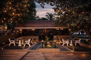 Coin salon dans le hall