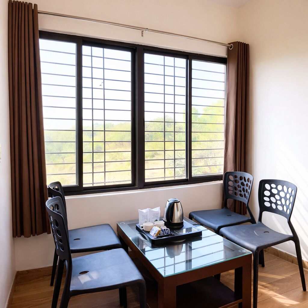 Junior Suite | Ruang tamu | 32 inci televisyen LCD dengan satelit 