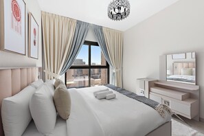 1 غرفة نوم وخزنة داخل الغرفة ومكتب ومكواة/لوح كي