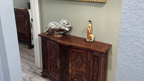 A hallway with a wooden console table, a framed painting, and a ceiling fan. - Charming Upstairs 2-bedroom townhome W/ side entrance & Balcony in Kyle AC, WiFi (Kyle)