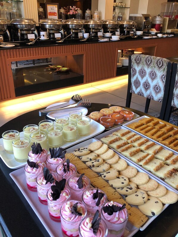 Dining - Hotel Lake View Kashmir (Srinagar)