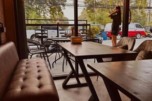 Interior - Friends Station Hostel & Cafe (Pattaya)