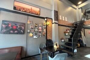 Interior - Friends Station Hostel & Cafe (Pattaya)